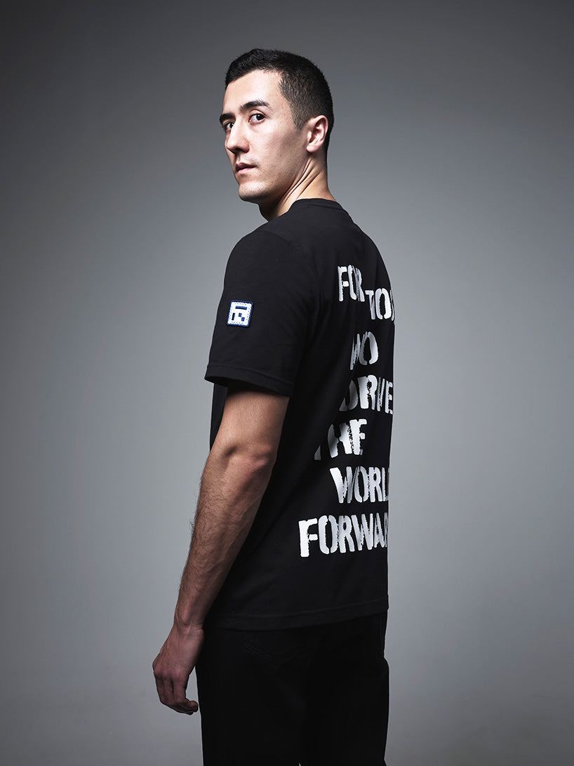 Alex_black-t-shirt_side